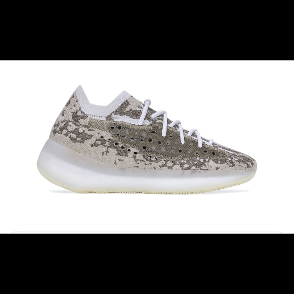 JUST RELEASED 🎉yeezy pyrite sneaks 🔥